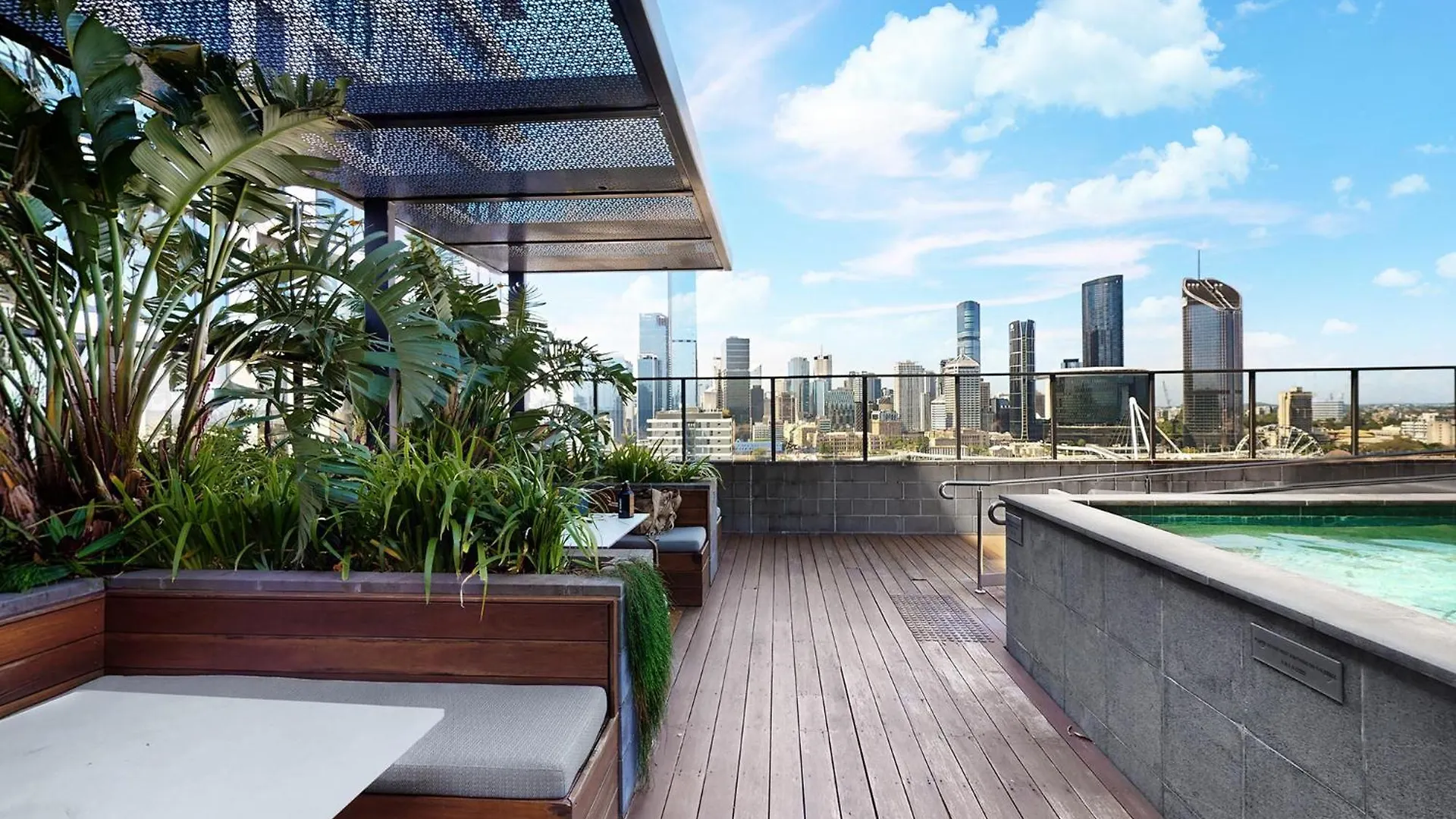 Urban Luxe Retreat - South Brisbane Boutique Apt W Free Carpark